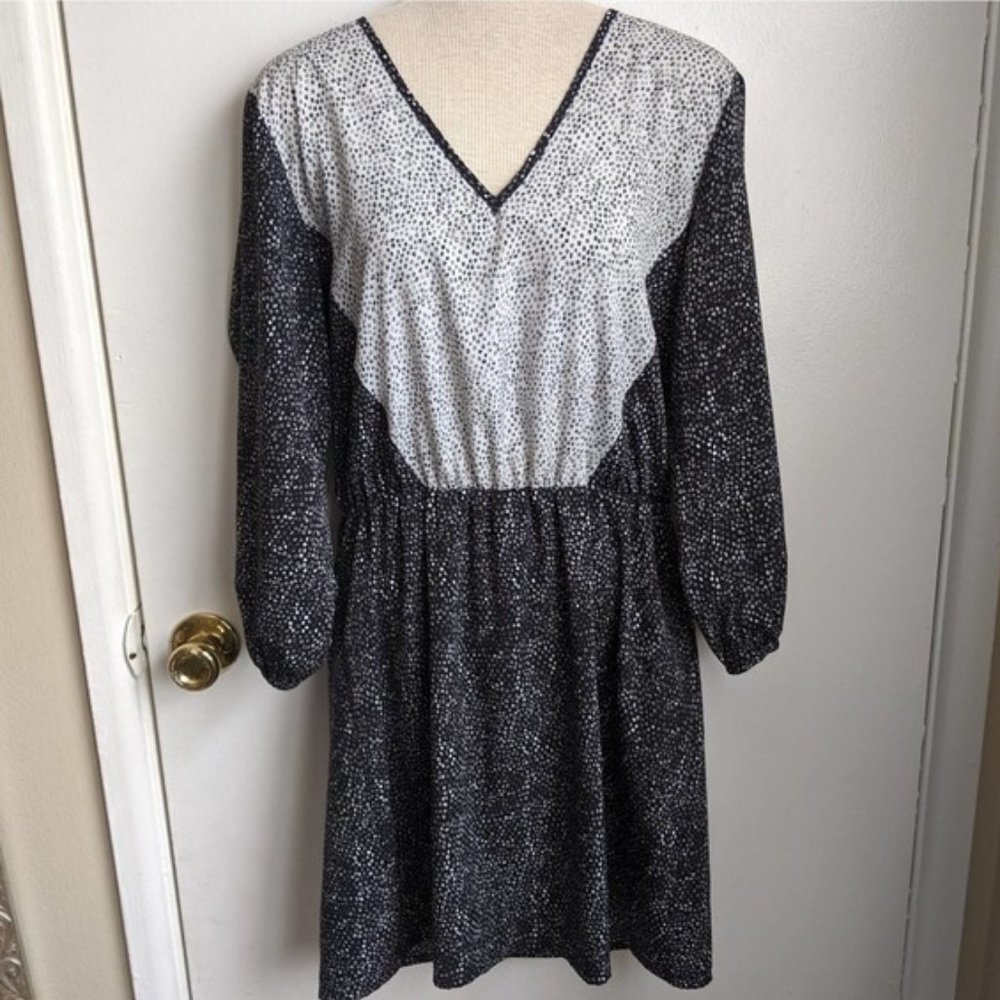 V-neck dress Size 8